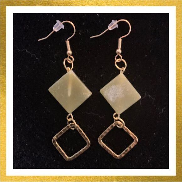3/$20 Hand Crafted BEADED Dangle HANDMADE Jade EARRINGS - Picture 1 of 1